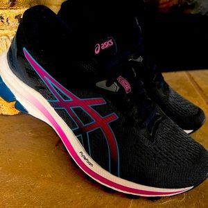 ASICS GT-1000 10 running shoes